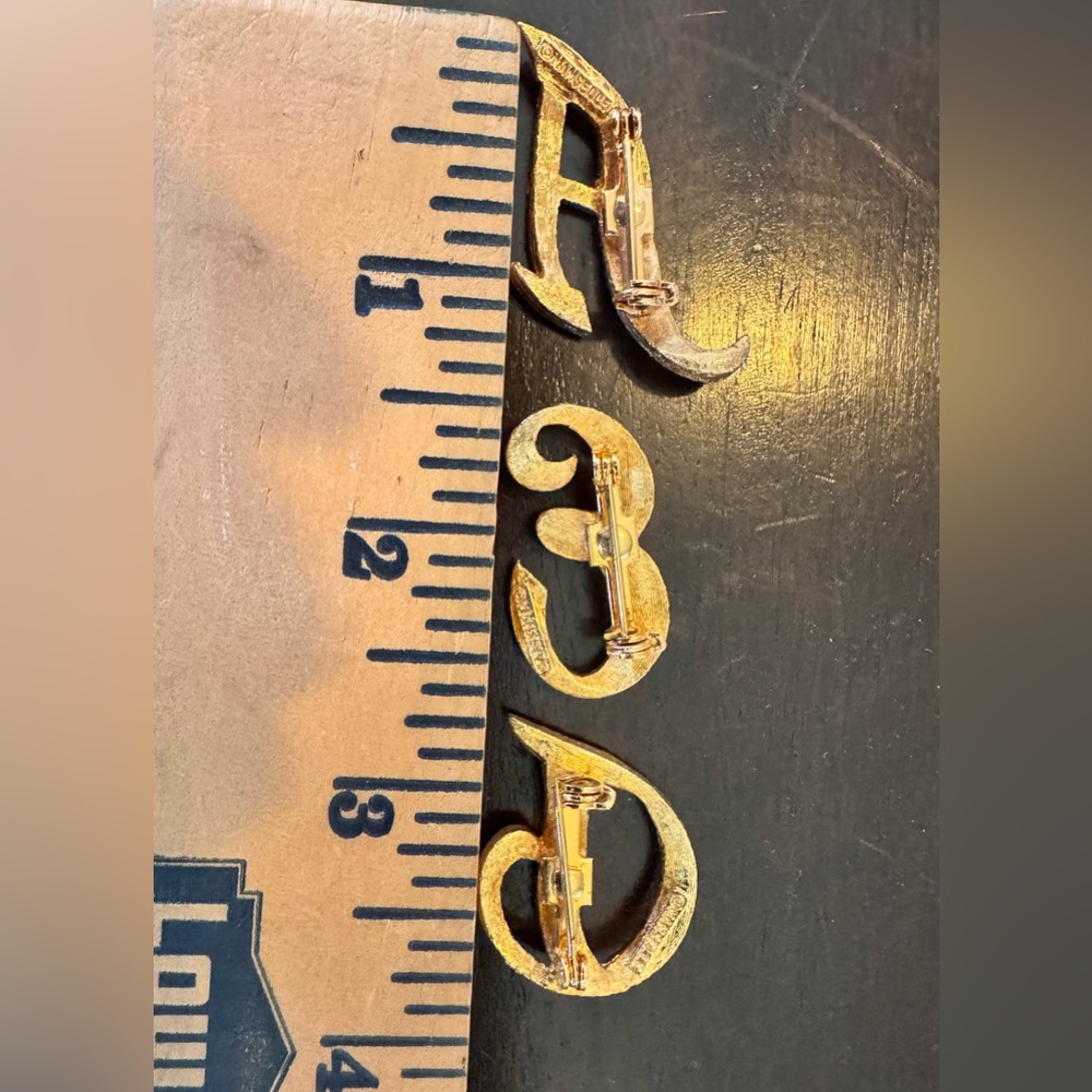 Vintage Mamselle Gold Tone Initial Letter D,A & A Brooch Pins. SIGNED - Picture 2 of 5